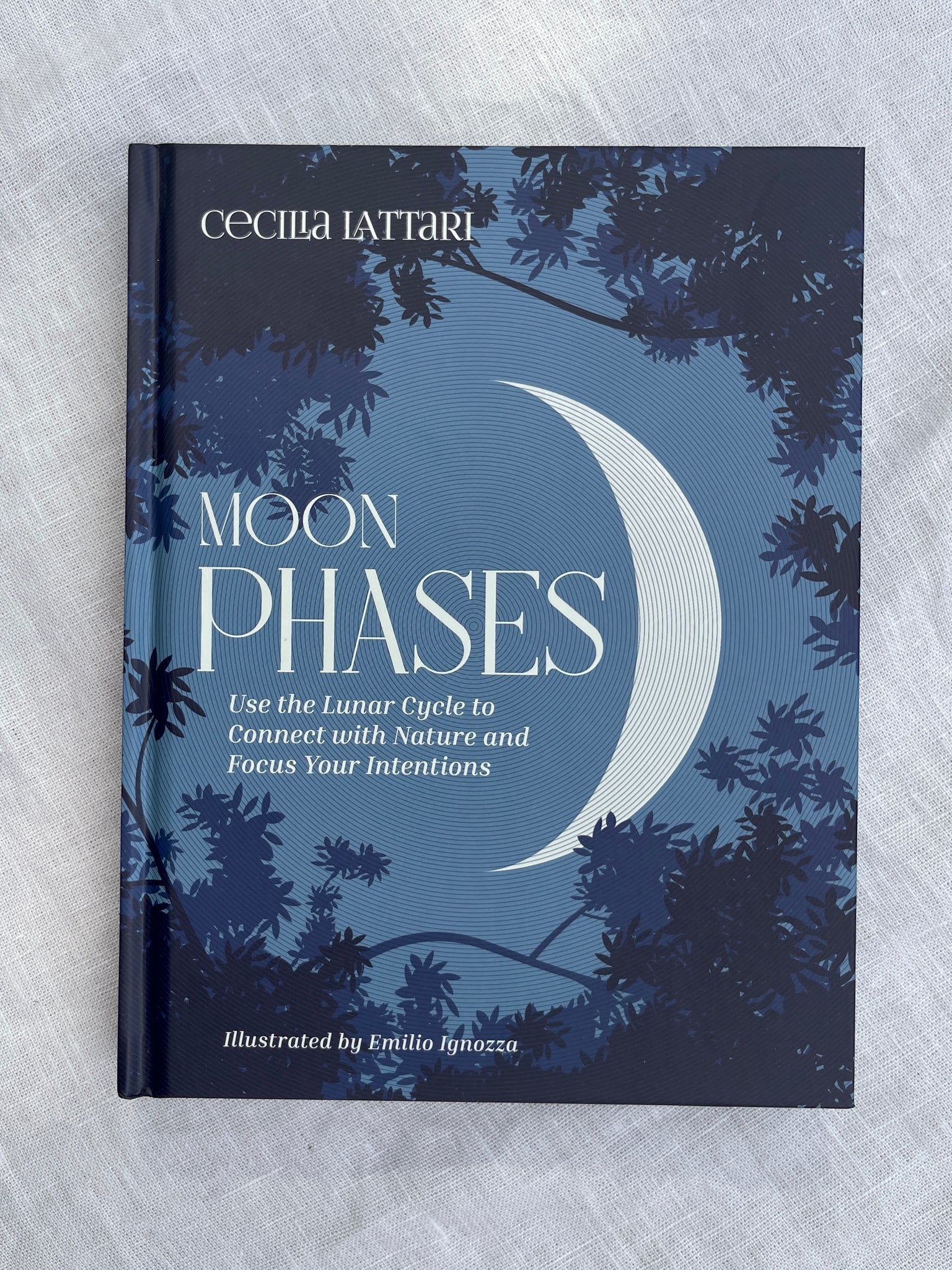 Moon Phases: Use the Lunar Cycle to Connect with Nature and Focus Your Intentions