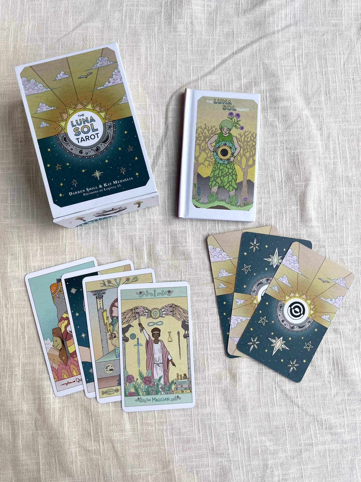 album pouch ubehageligt The Luna Sol Tarot Deck – The Healing Hedge Witch