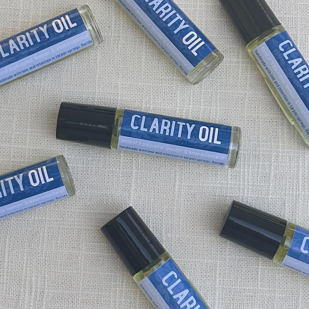 clarity roll on oil Bring clarity with you everywhere you go with the Clarity Oil Roll On!

Grapeseed oil base with a blend of frankincense, lavender, and lemon essential oils.